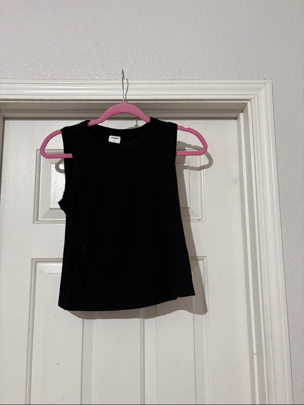 Women’s Black Sleeveless Crop Tank Top
